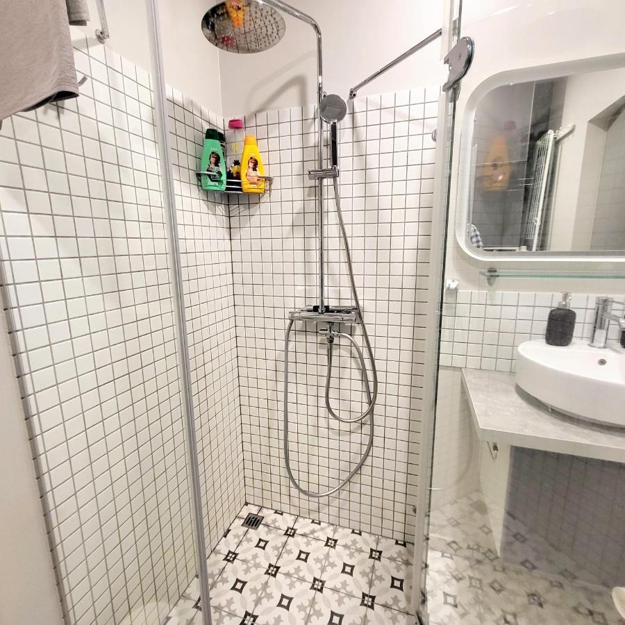 Happy Inn Laime Studio, Self Check-In-24-7, A-C, Parking-In-The-Underground-Garage VNO Eksteriør billede